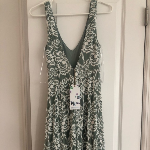 Show me your MuMu bridesmaid dresses - Picture 3 of 6